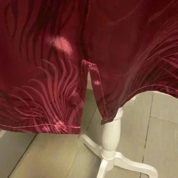 Covington Woman long sleeve top with rounded neck has leaf design size 20-22W - Picture 6 of 10